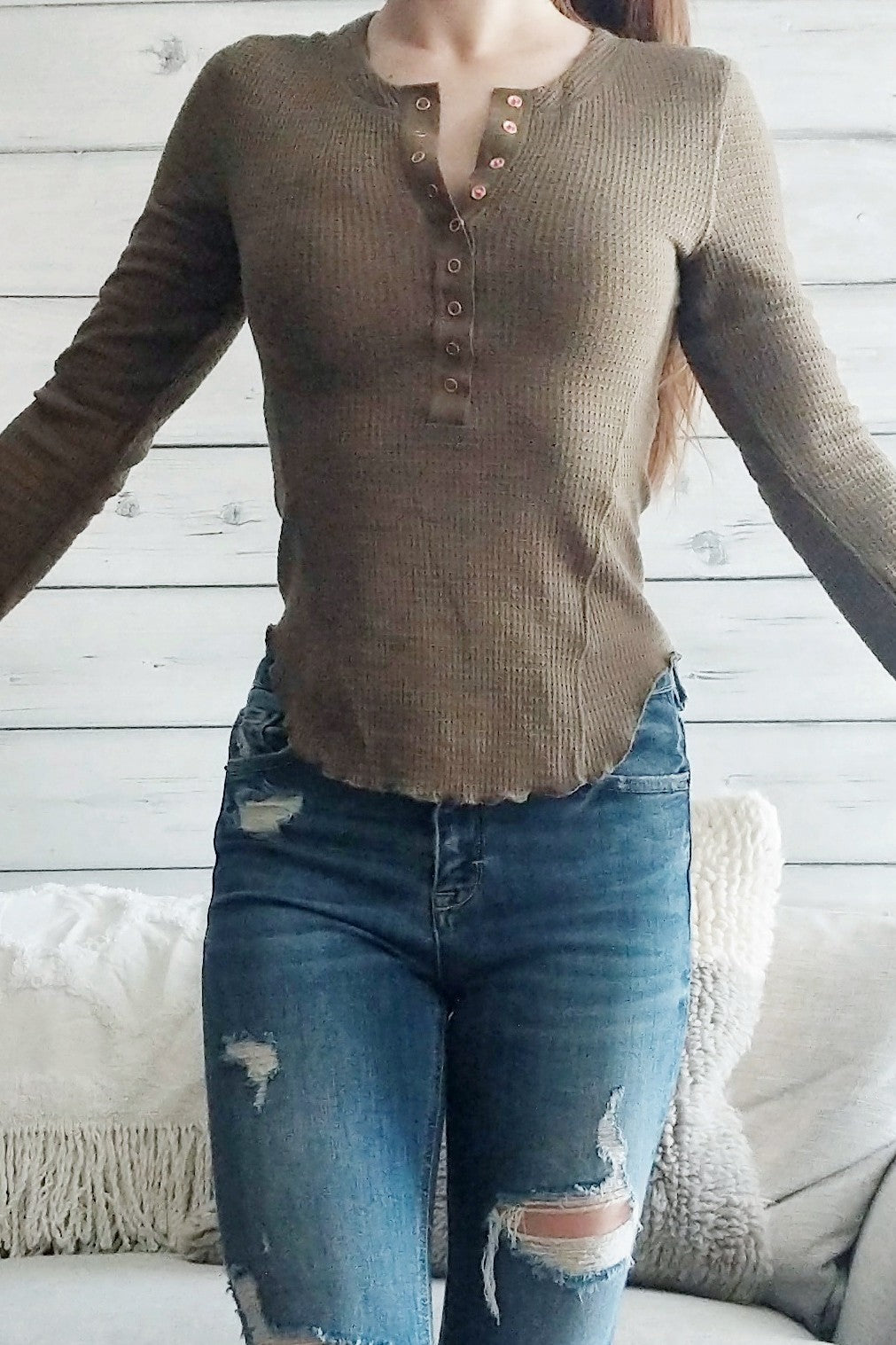 Daydreamer Waffle Henley in Olive